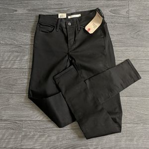 Black Levi's 710